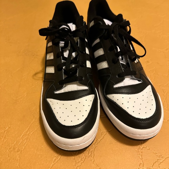 Adidas Forum Low - Picture 2 of 4